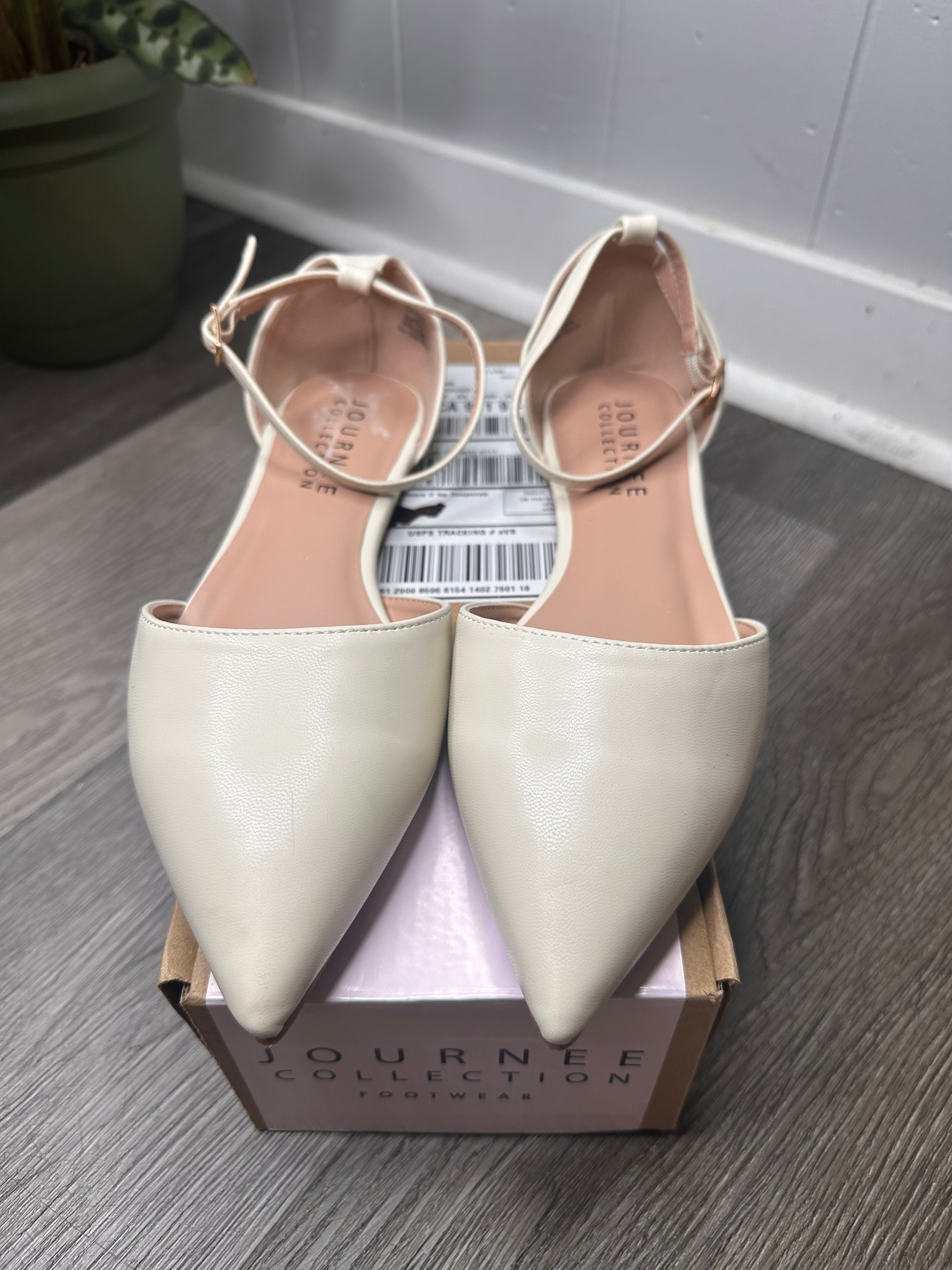 Journee Collection Reba Flat 9