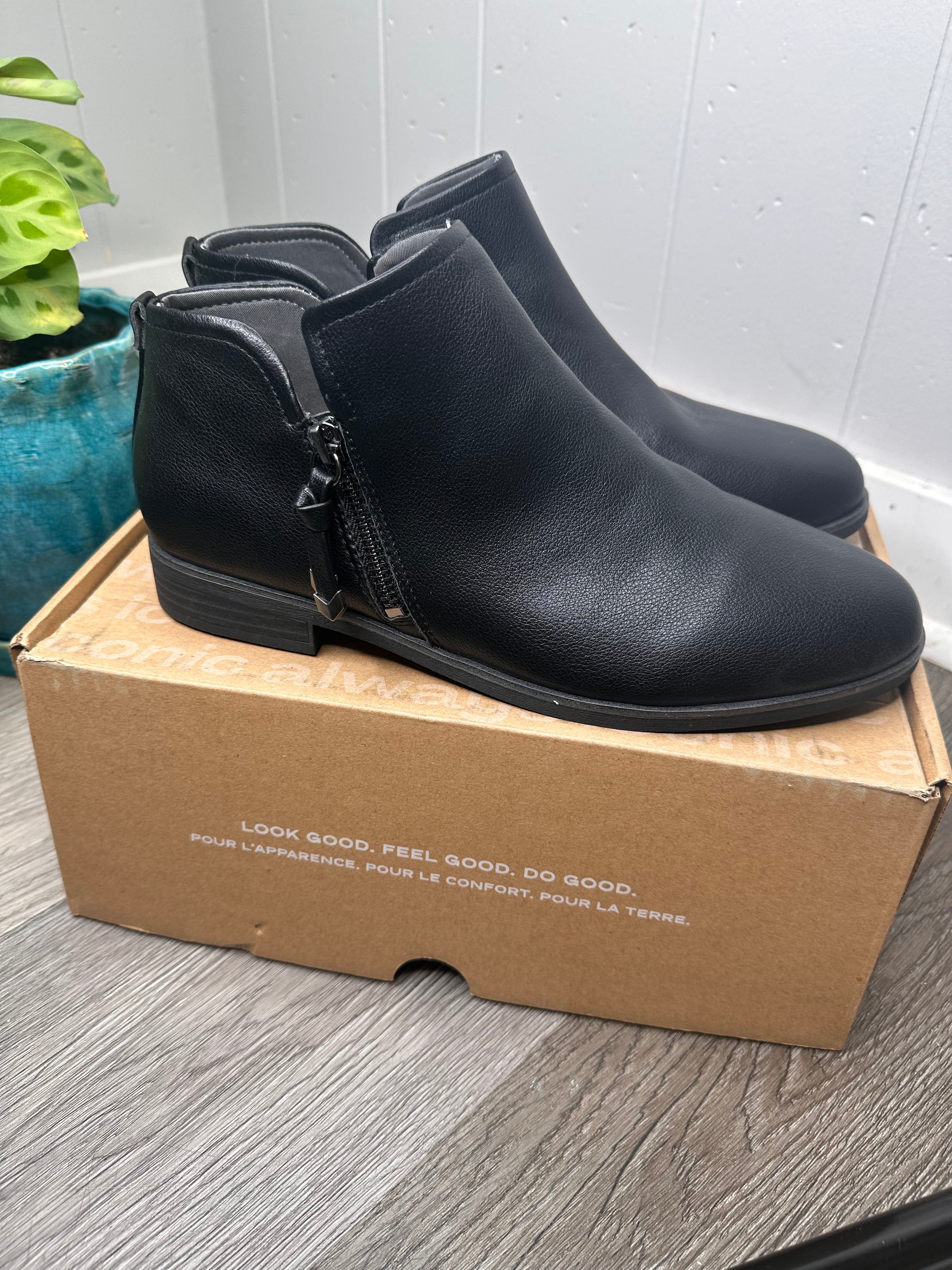 Dr. Scholl's Astir Women's Ankle Booties 10