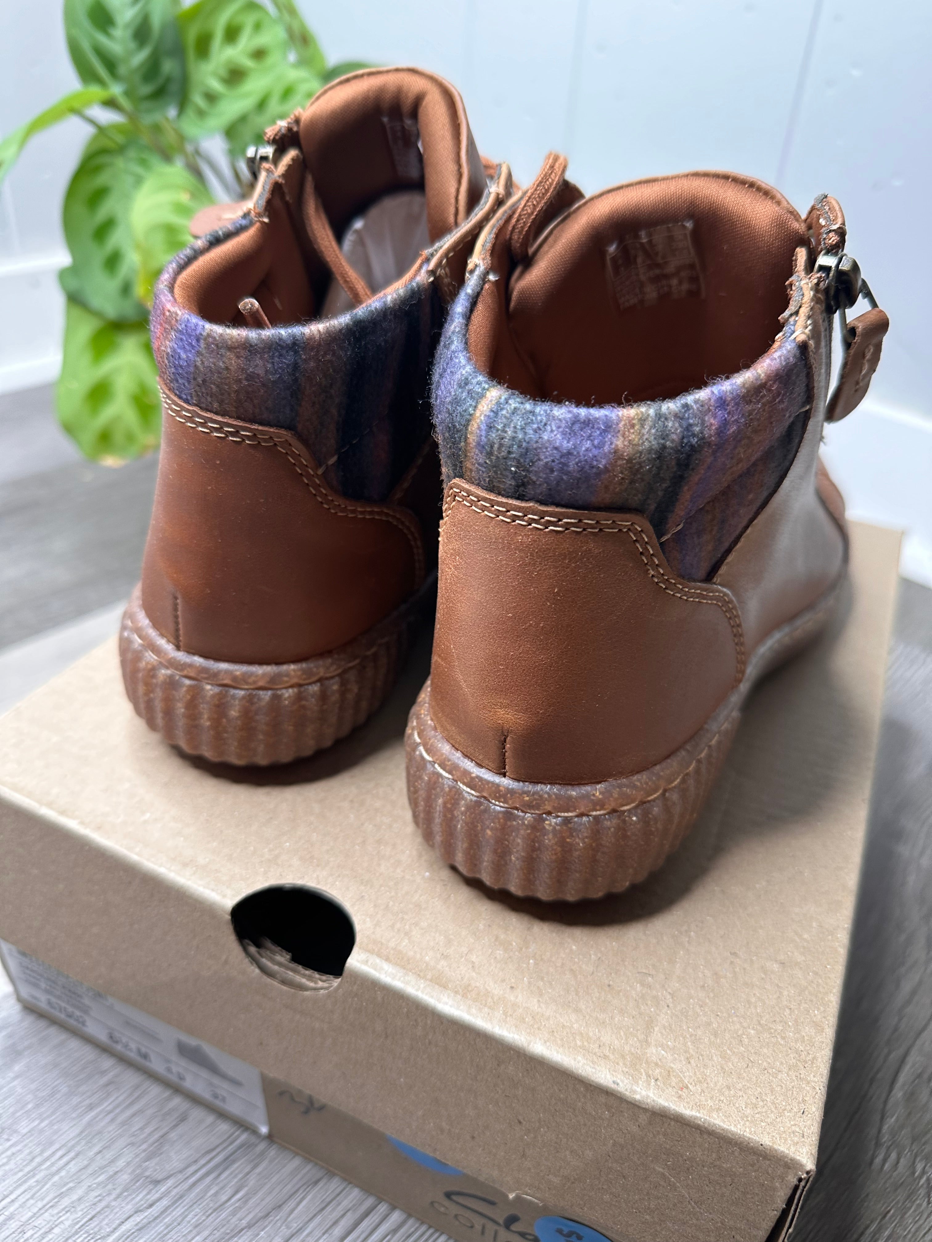 Clarks Collection Leather Lace-Up Ankle Boots - Caroline Park 6.5 M