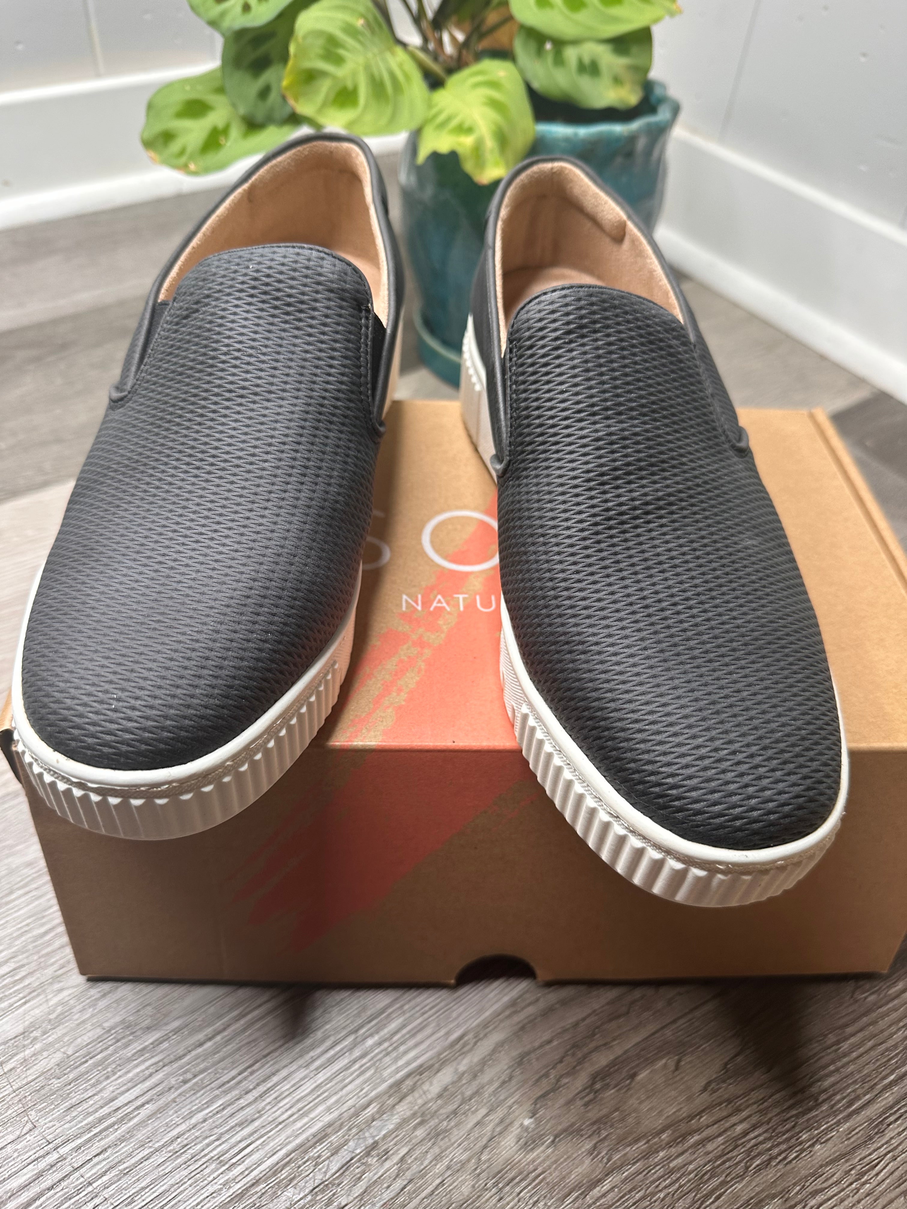 Naturalizer Women Tia Platform Slip On Fashion Sneaker 8 W