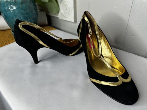 NWB Betsey Johnson Kenley Suede pumps Black with NWT Gold Strap