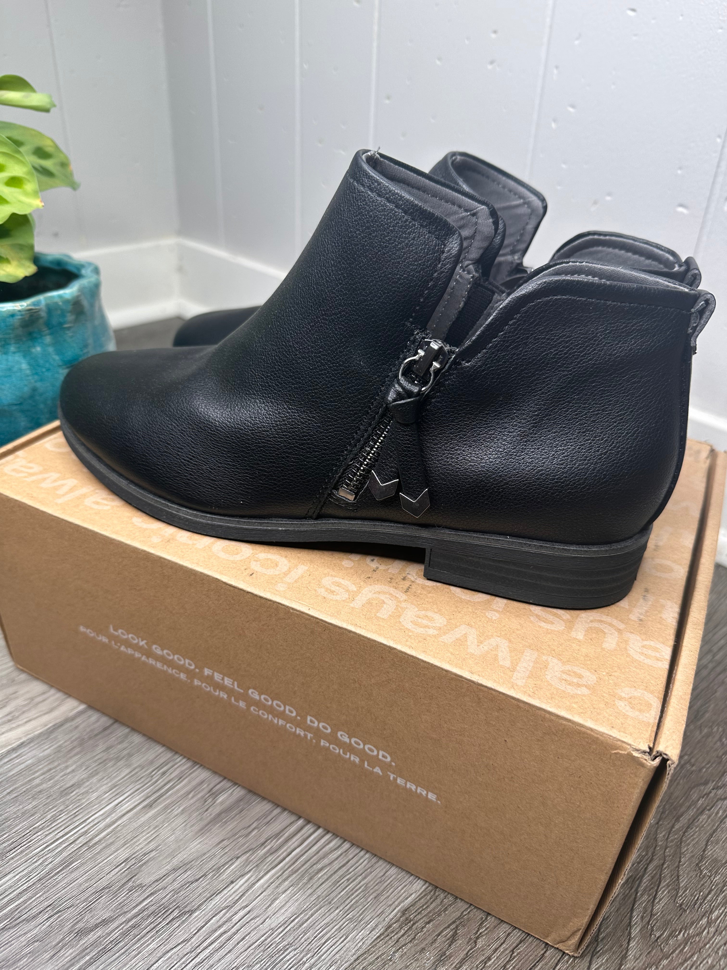 Dr. Scholl's Astir Women's Ankle Booties 10