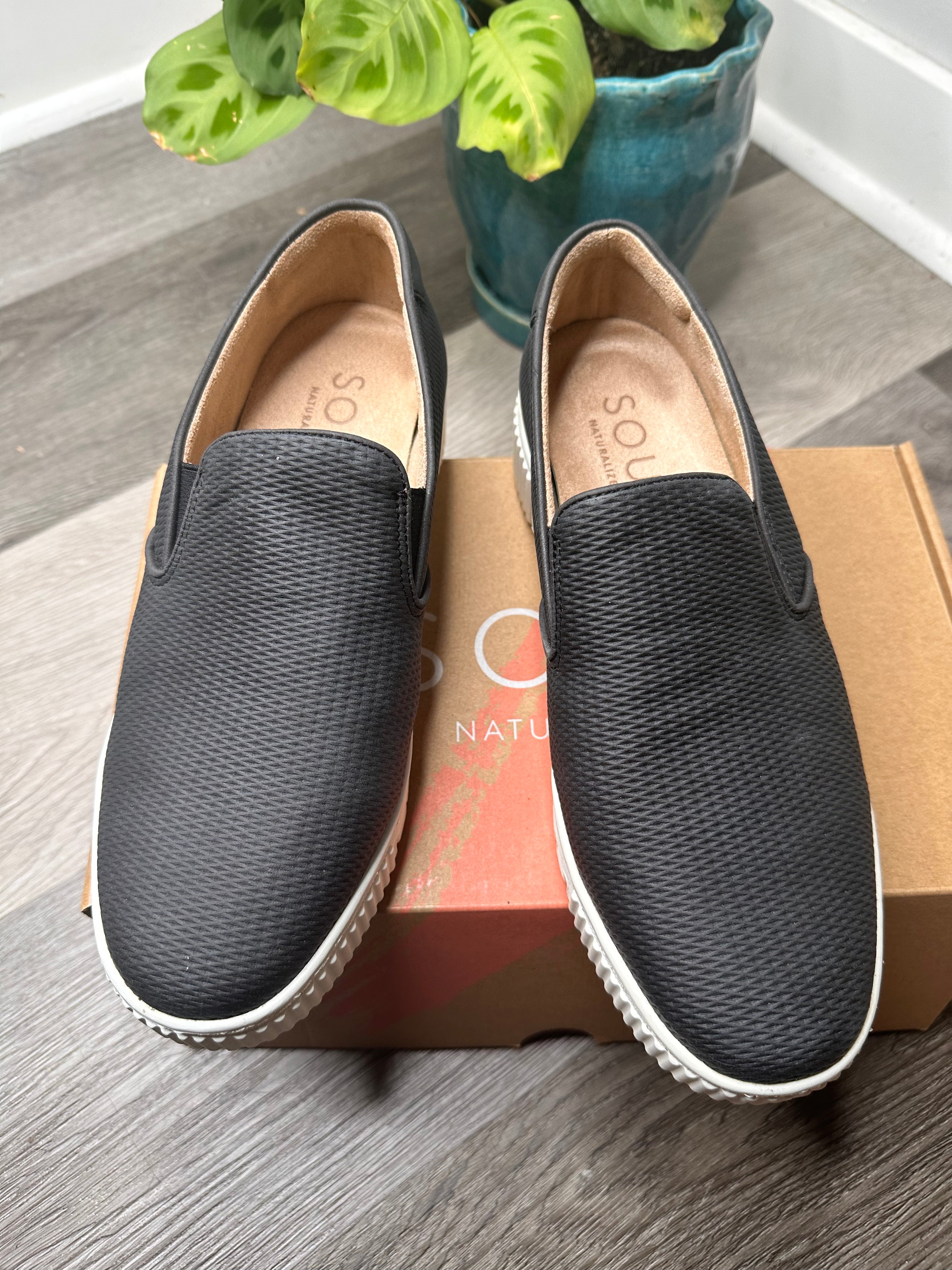 Naturalizer Women Tia Platform Slip On Fashion Sneaker 8 W