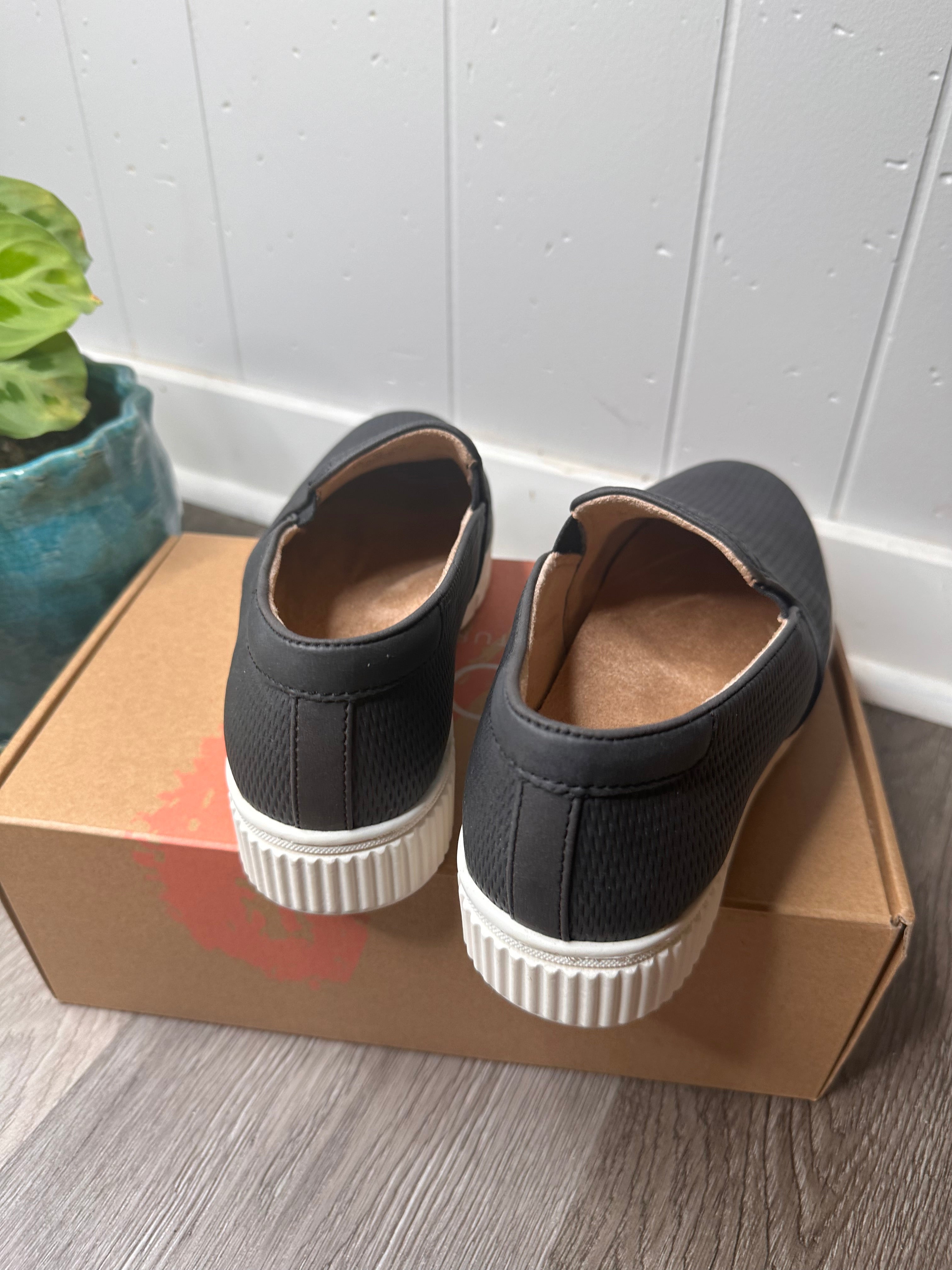 Naturalizer Women Tia Platform Slip On Fashion Sneaker 8 W