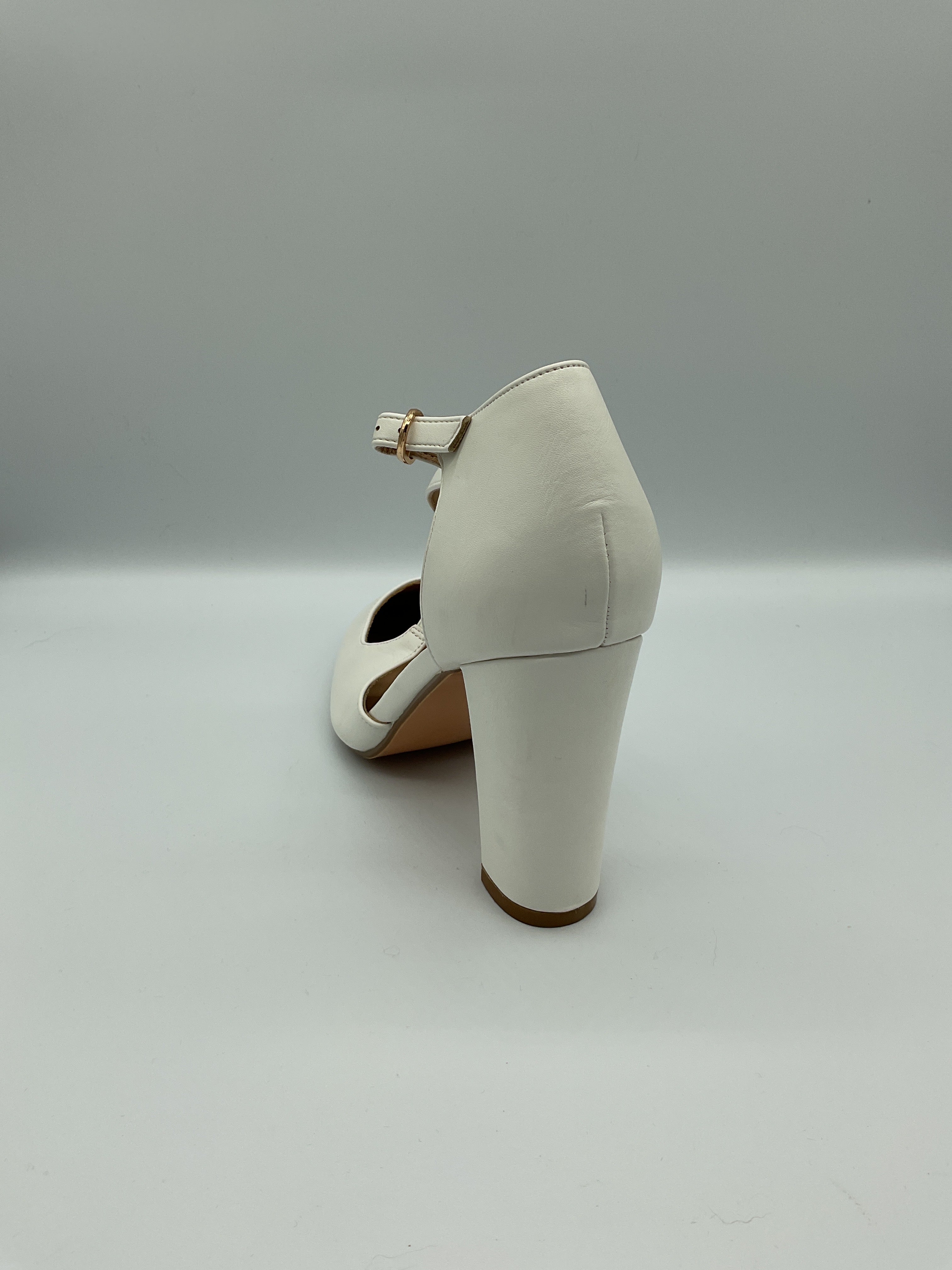 IDIFU White Heels Sz 9