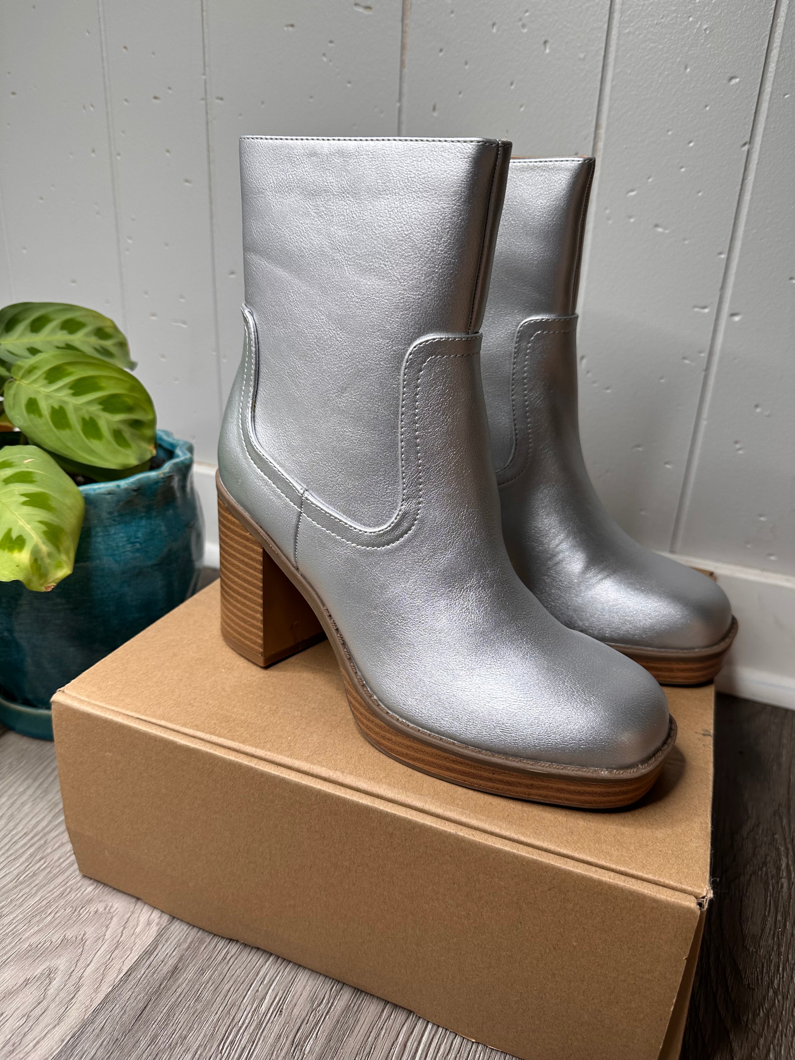 Journee Collection Brittany Platform Bootie 6.5