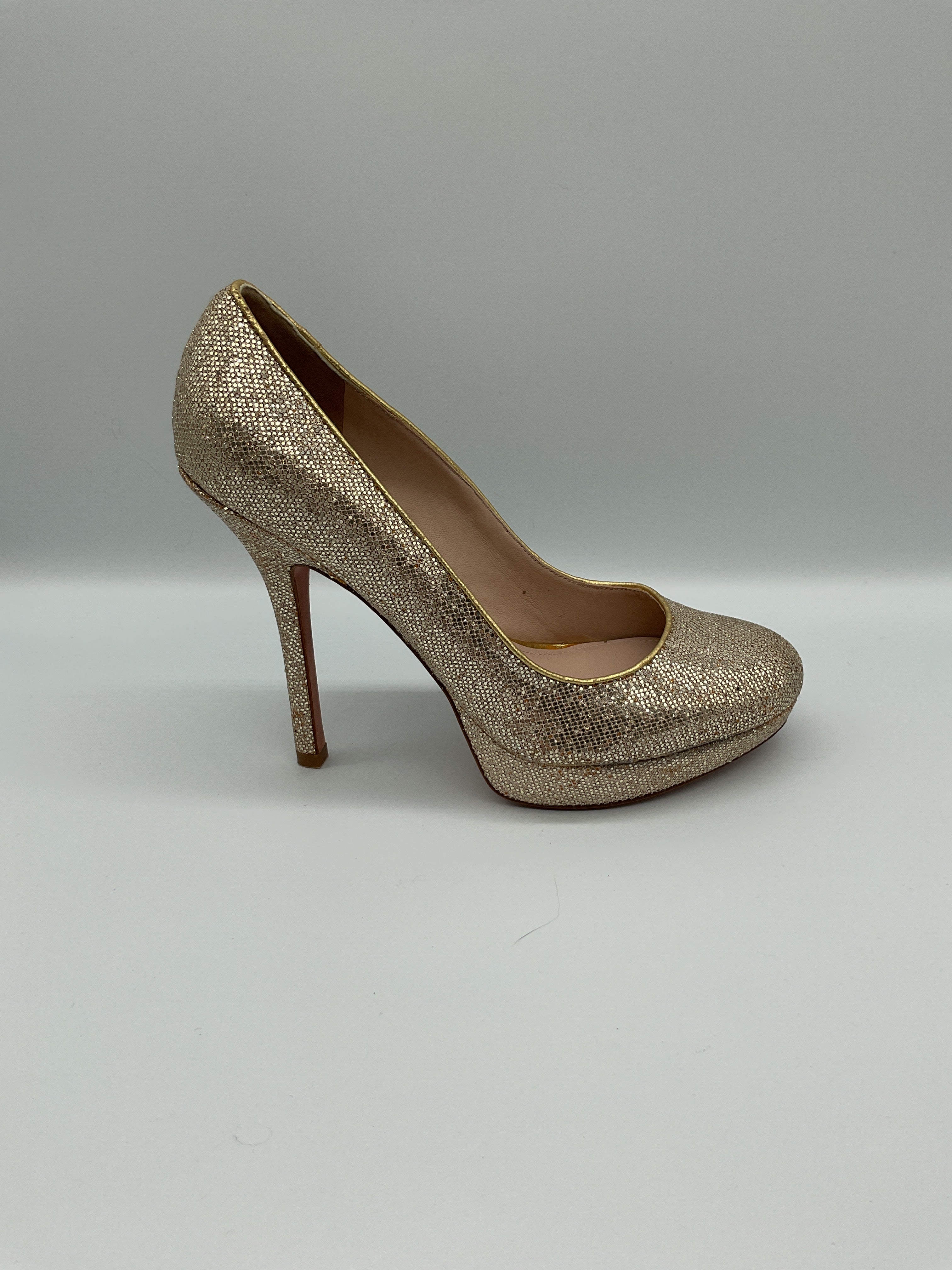 Joan & David Golden Heel Sz 6