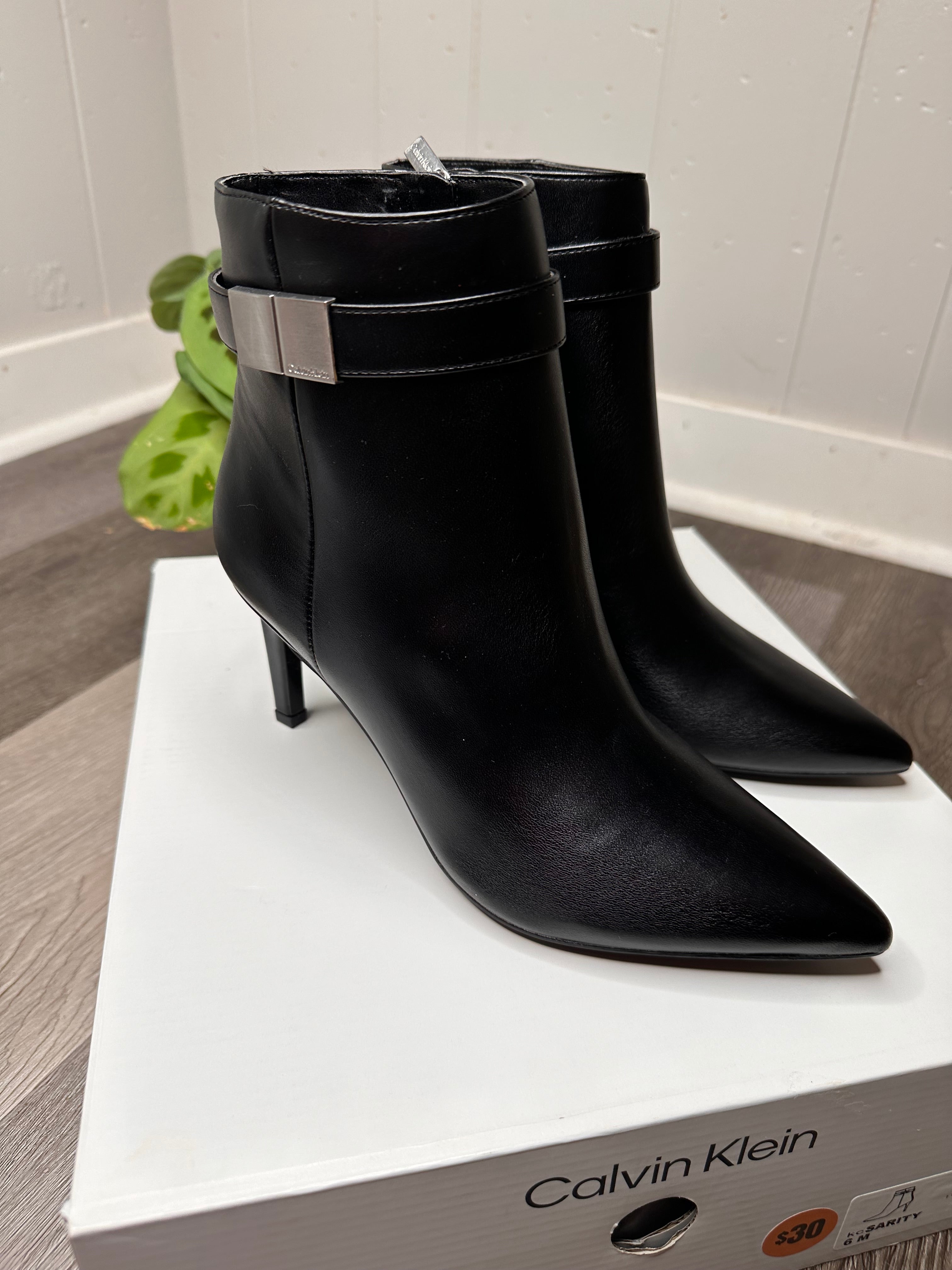 Calvin Klein Women's Sarity Ankle Boot 6M
