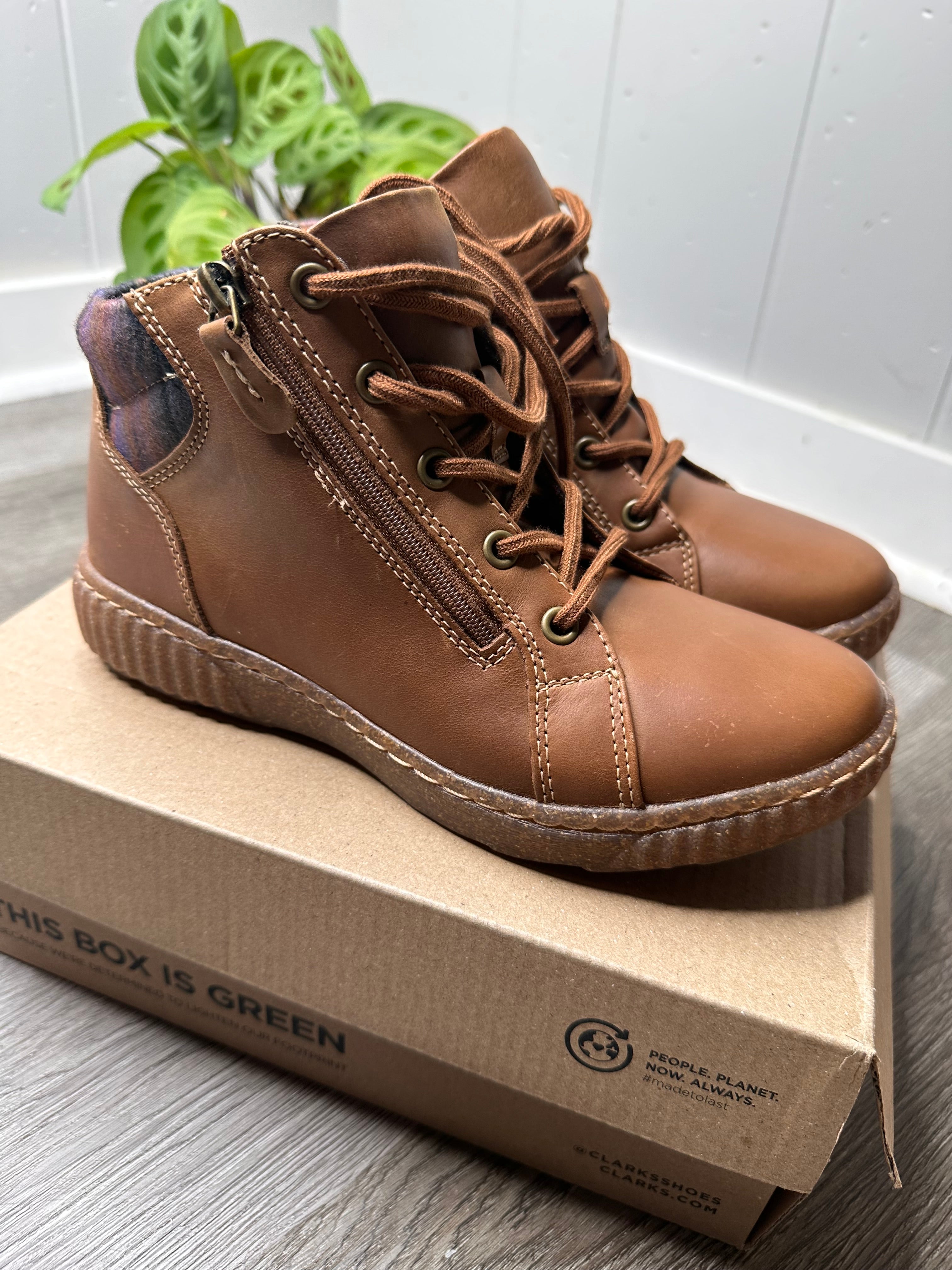 Clarks Collection Leather Lace-Up Ankle Boots - Caroline Park 6.5 M
