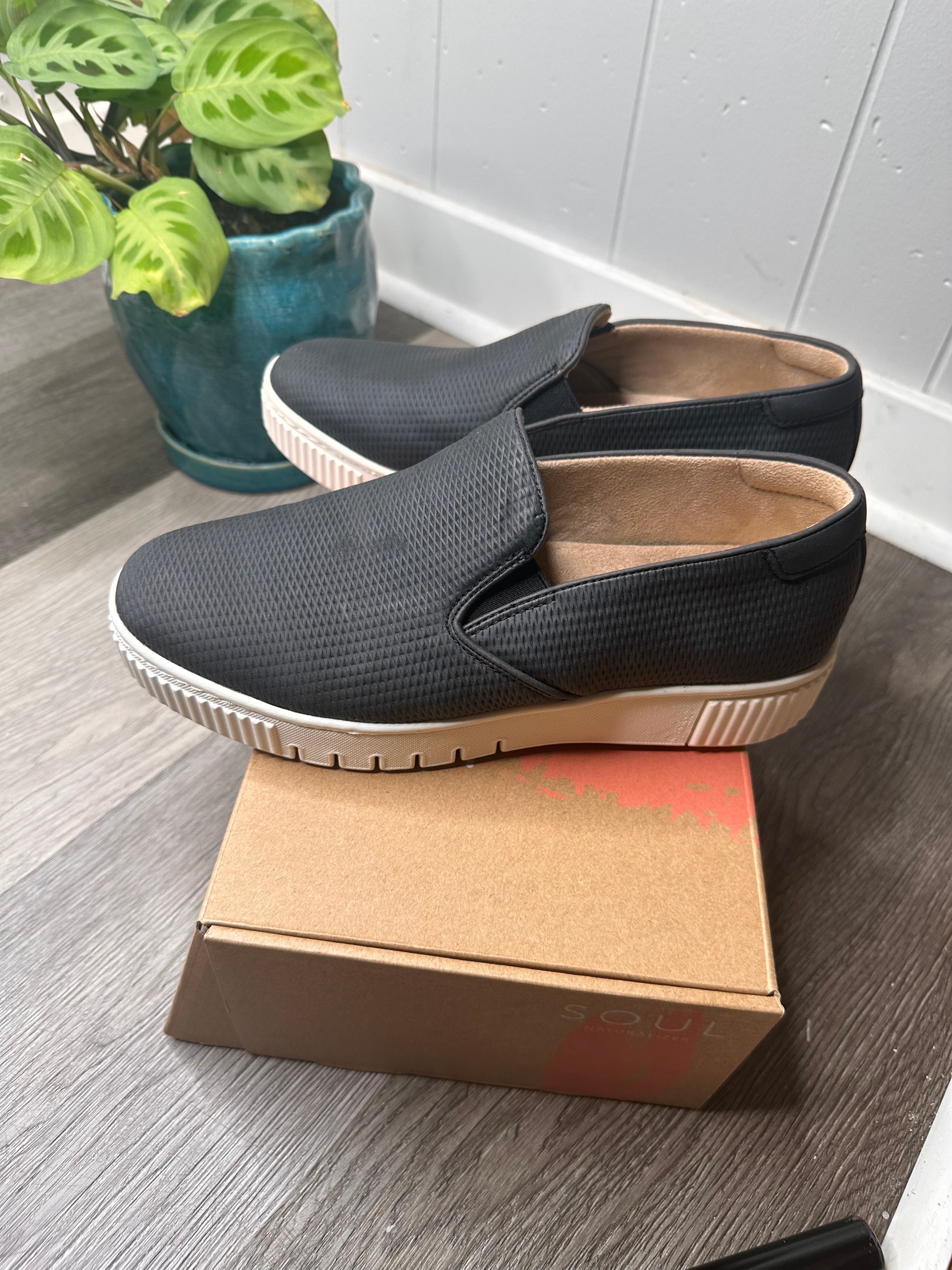 Naturalizer Women Tia Platform Slip On Fashion Sneaker 8 W