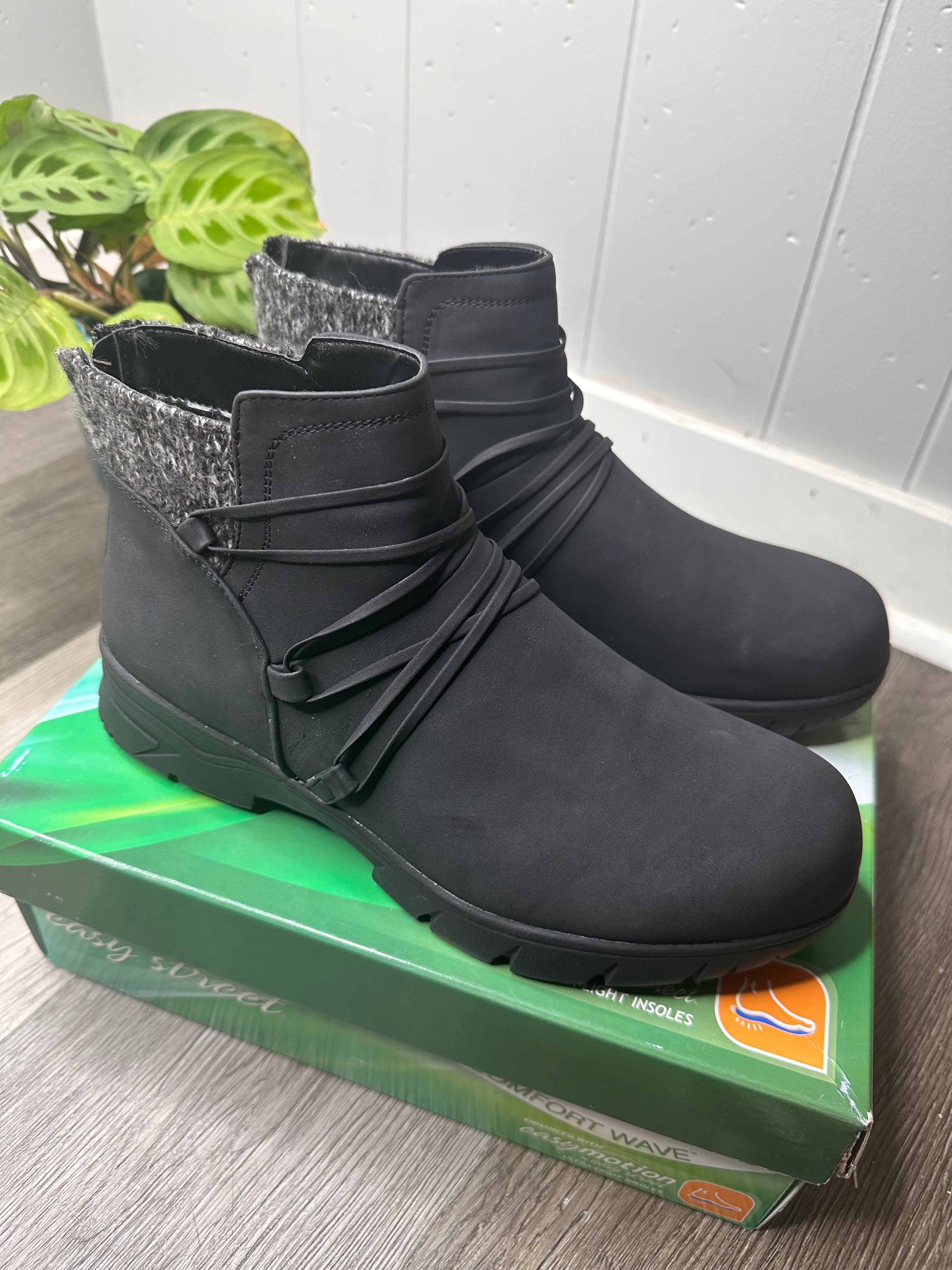 Easy Street Stefani by Easy Street Women's Mini Lug Ankle Boots 10M