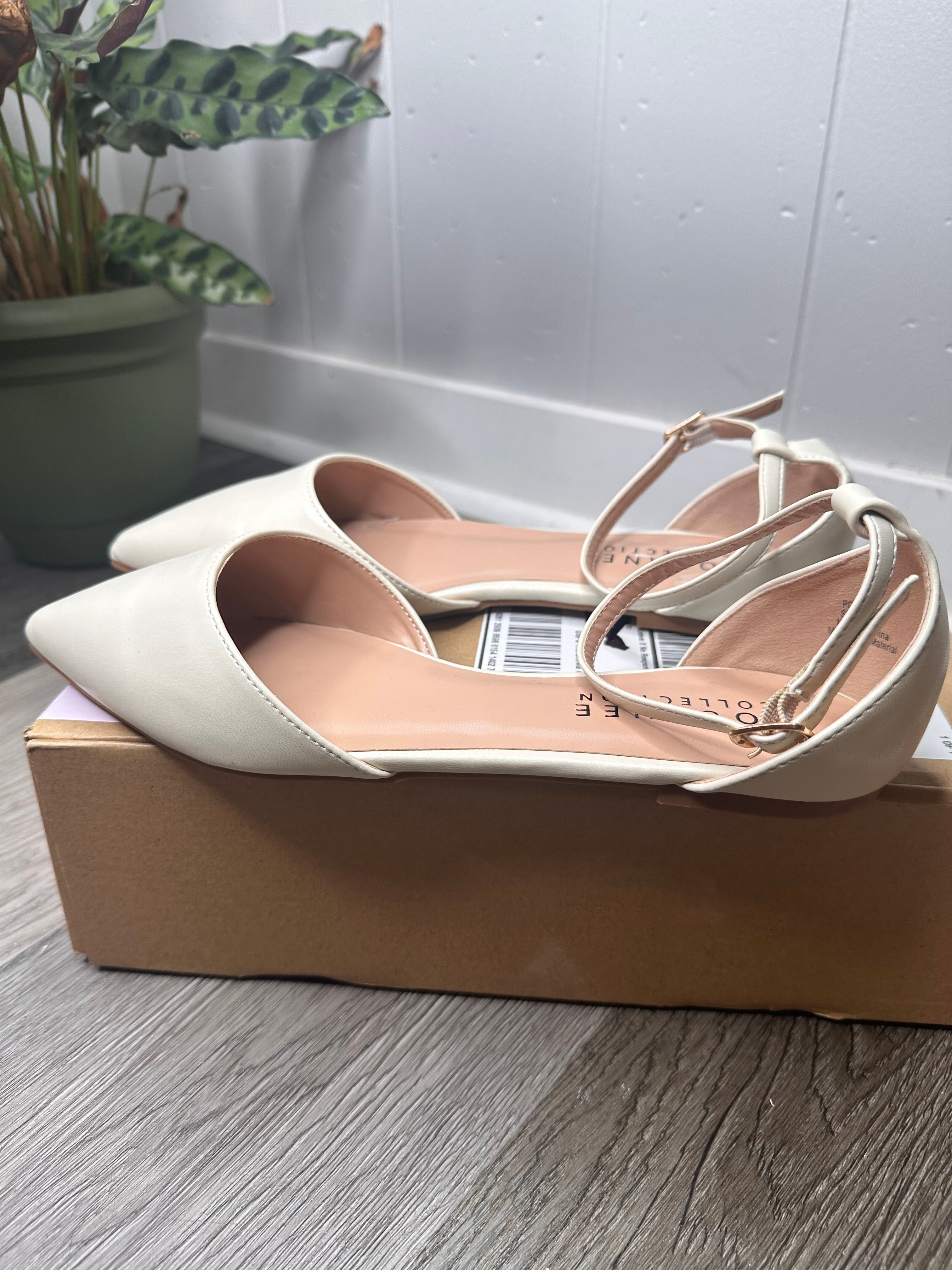 Journee Collection Reba Flat 9