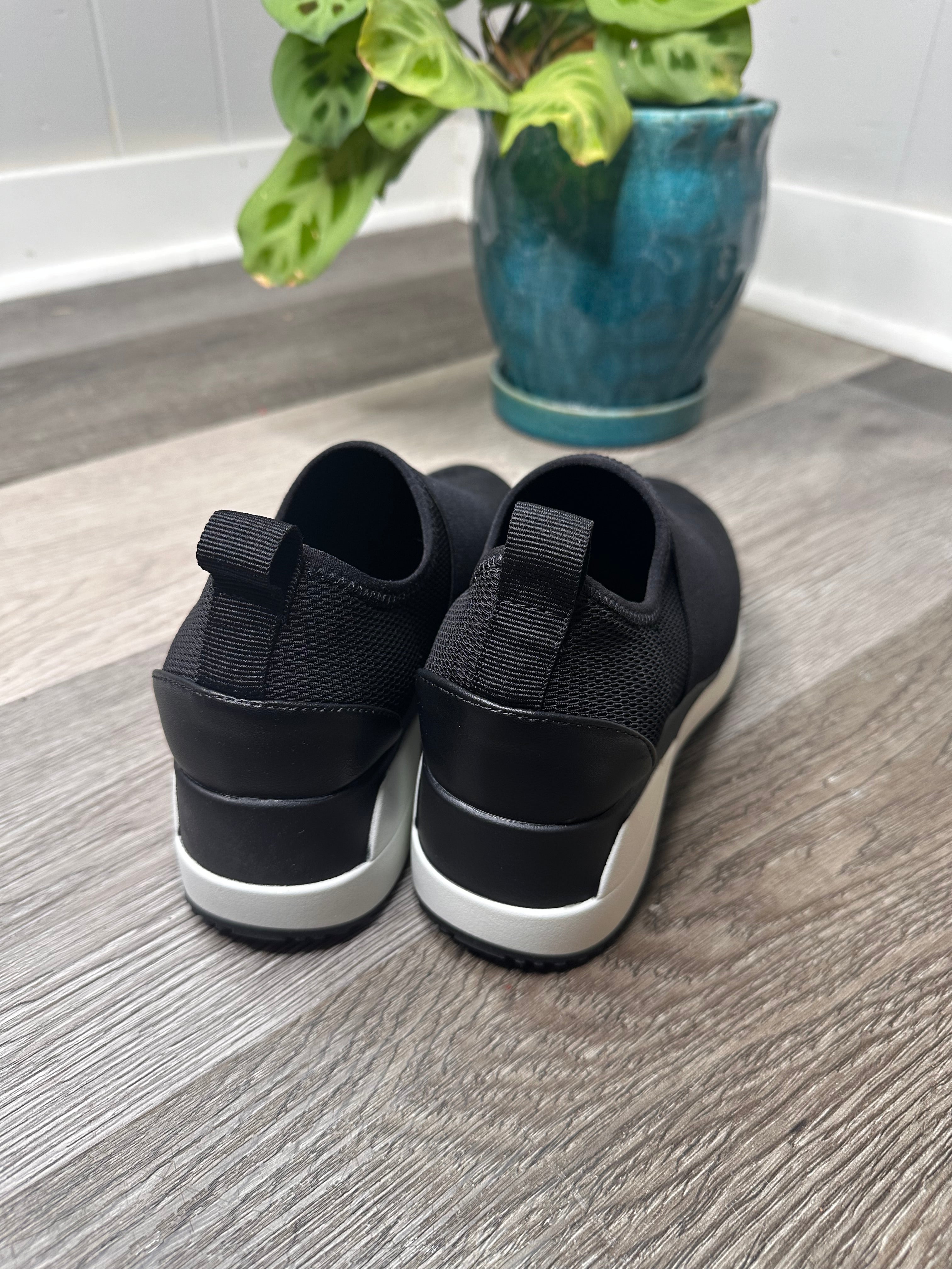 ALFANI Womens Black Mixed Media 1-1/2" Platform Cushioned Comfort Westonn Round Toe Wedge Slip On Athletic Sneakers