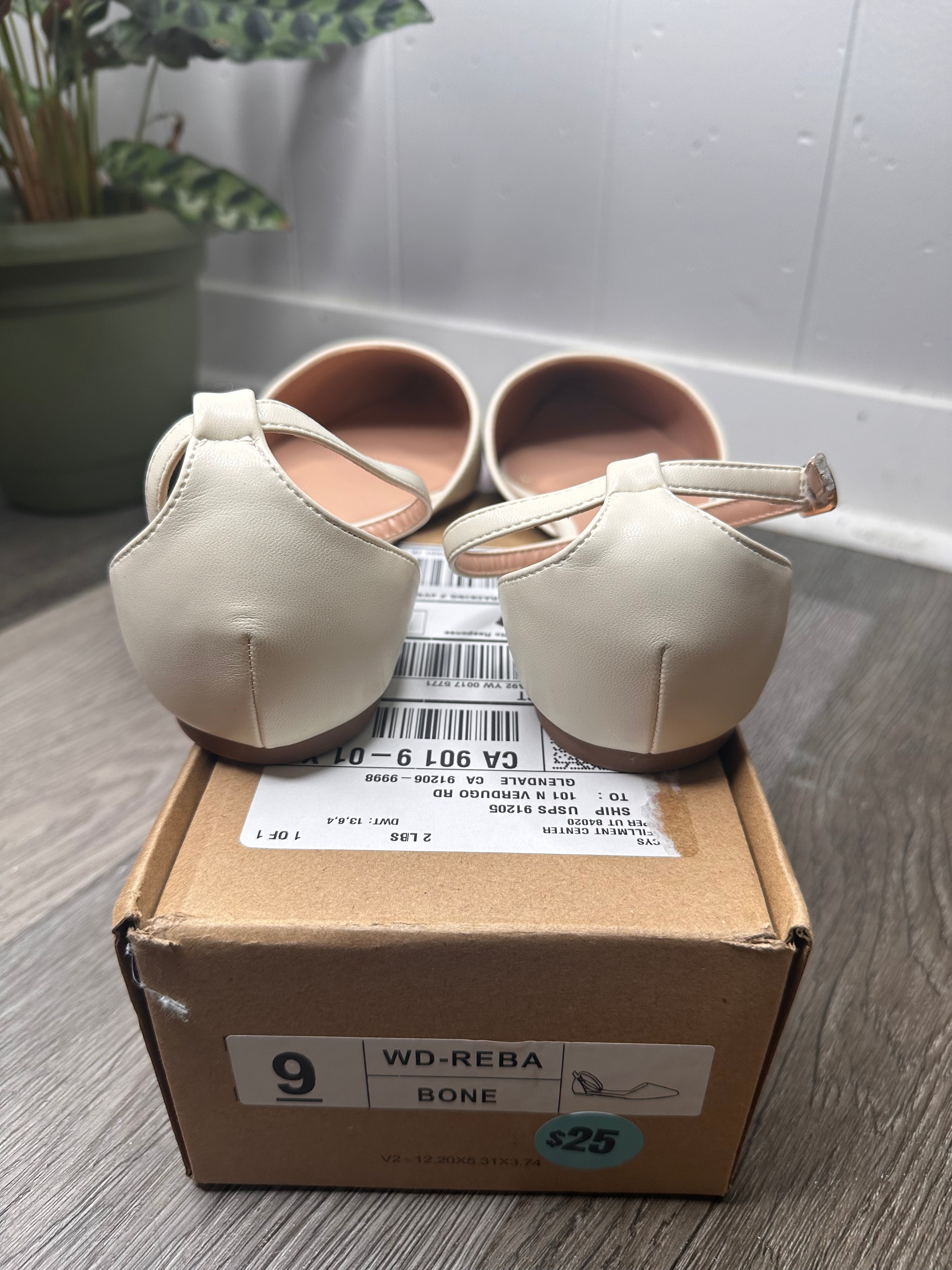 Journee Collection Reba Flat 9