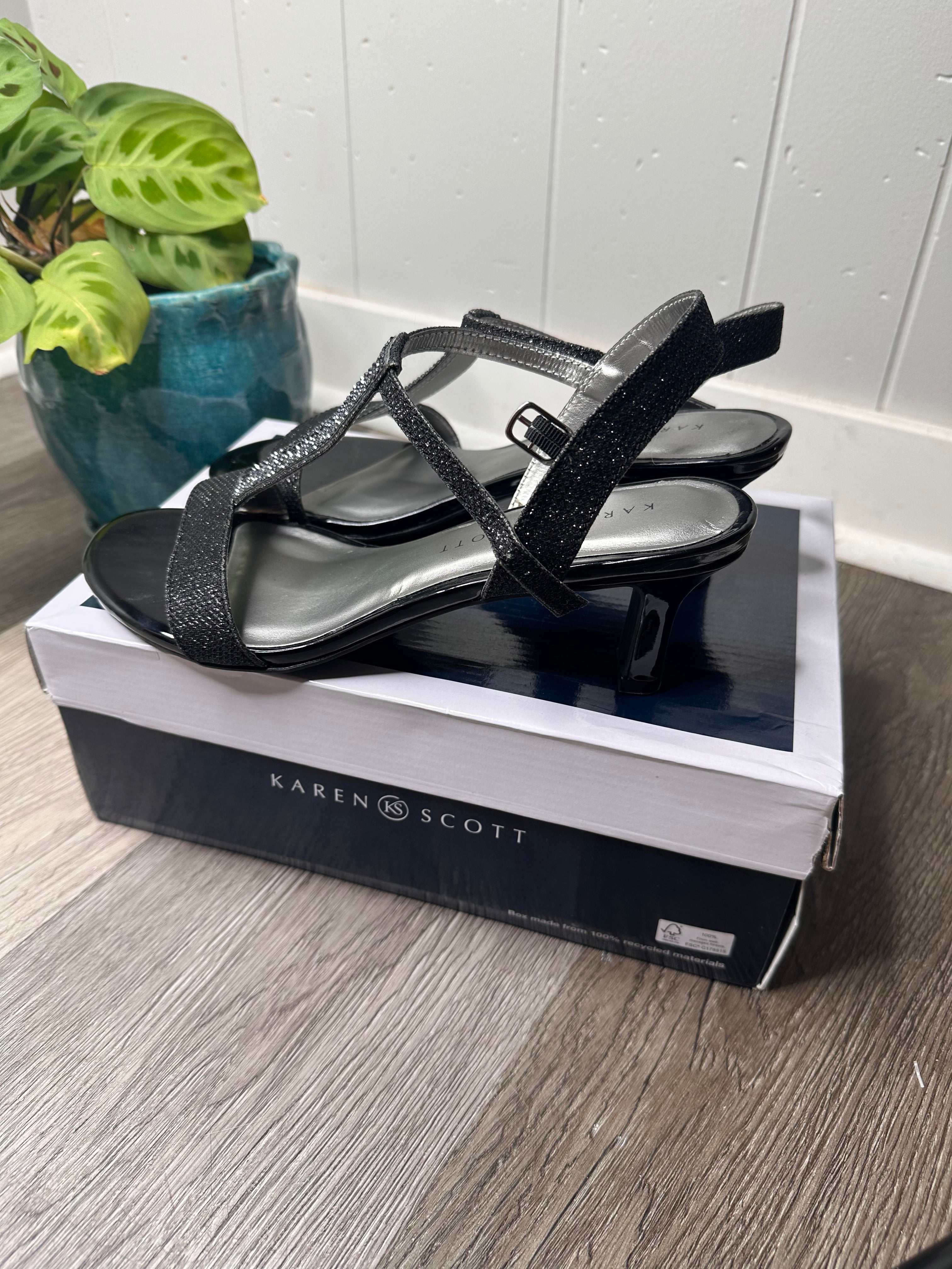 Karen Scott Womens Toriee Shimmer Slingback T-Strap Sandals