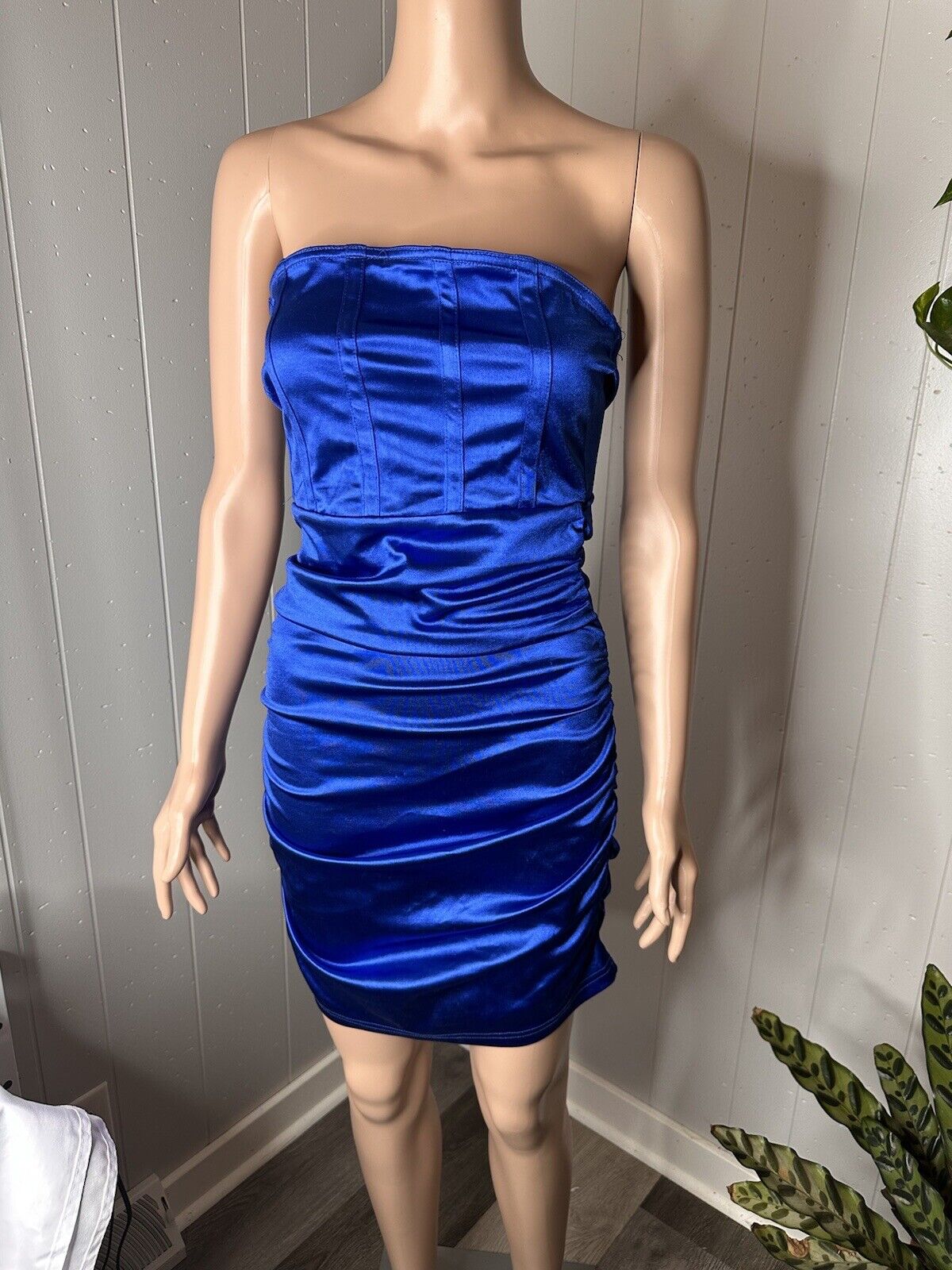 Mini satin strapless bodycon dress