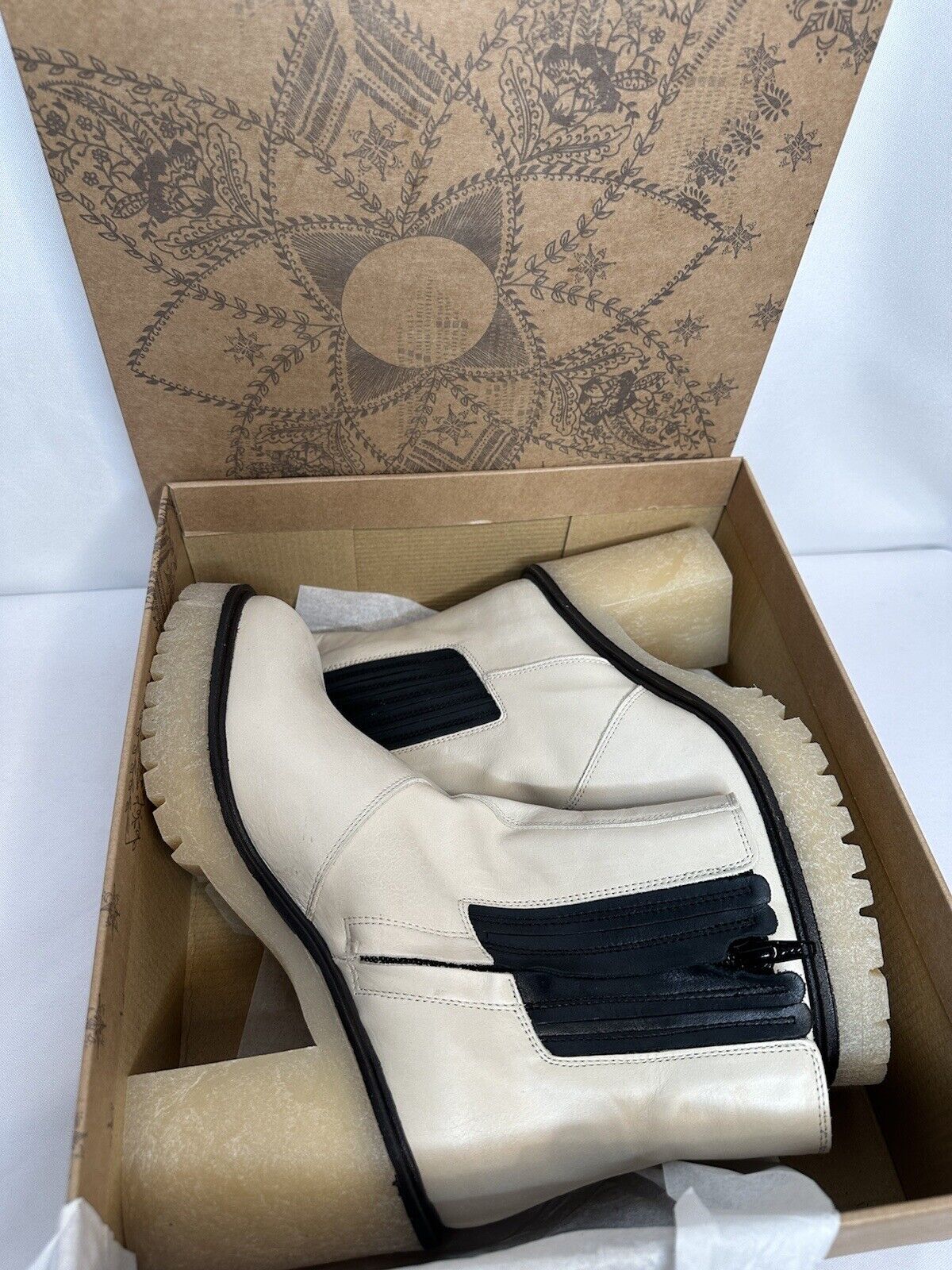 Free People James Chelsea Ankle Boots in White Size 41 (US Size 10) $198 MSRP